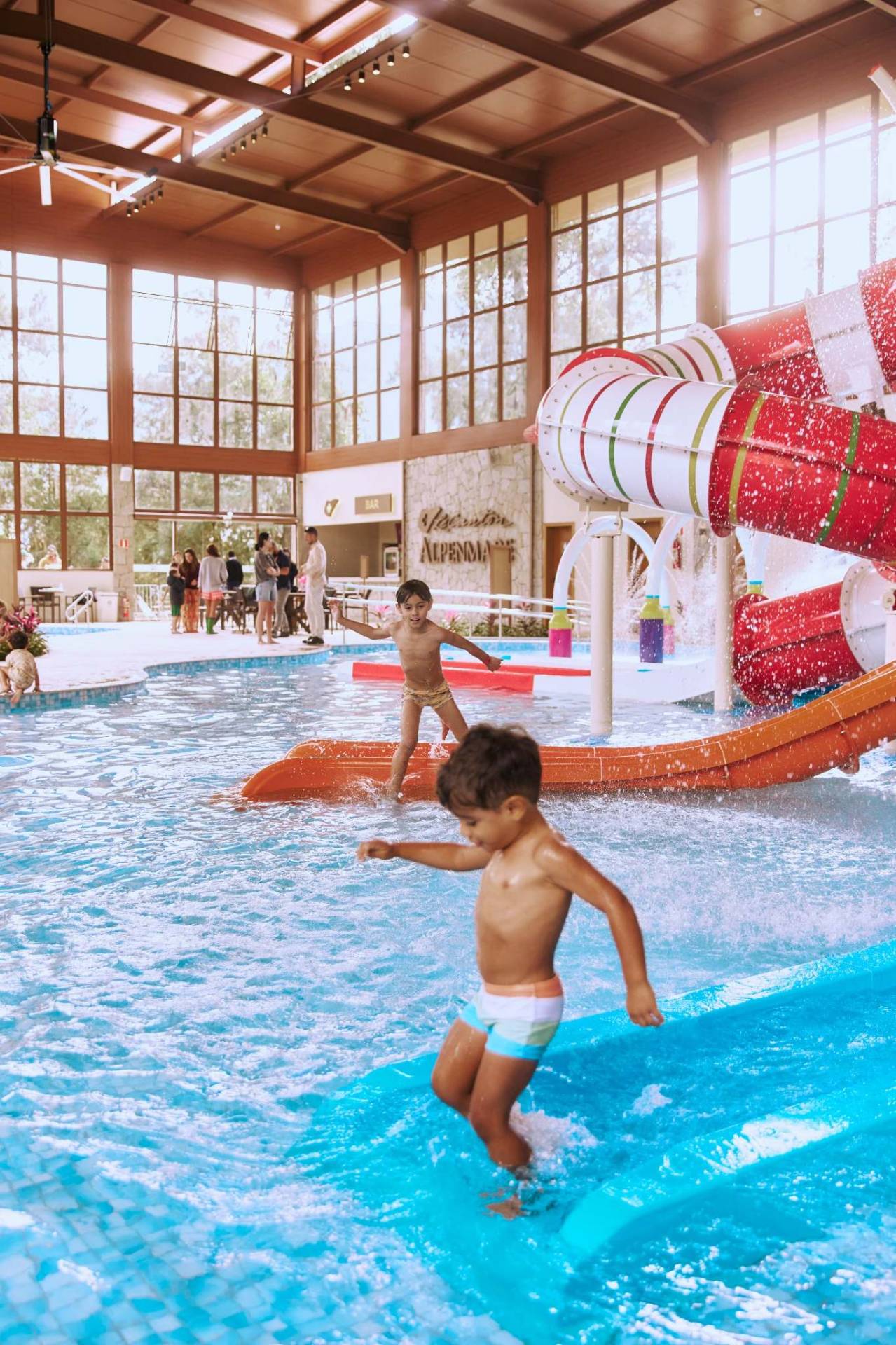 Piscinas e tobogãs do novo Alpenmare